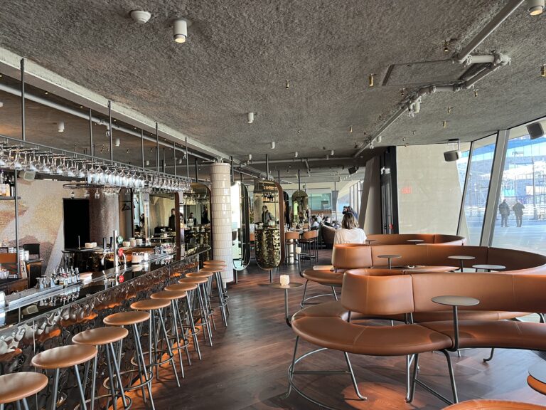 Sprayad akustik från SprayTec i restaurangen Slussporten vid Slussen i Stockholm